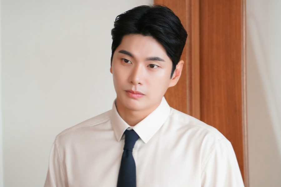 Lee Yi Kyung
