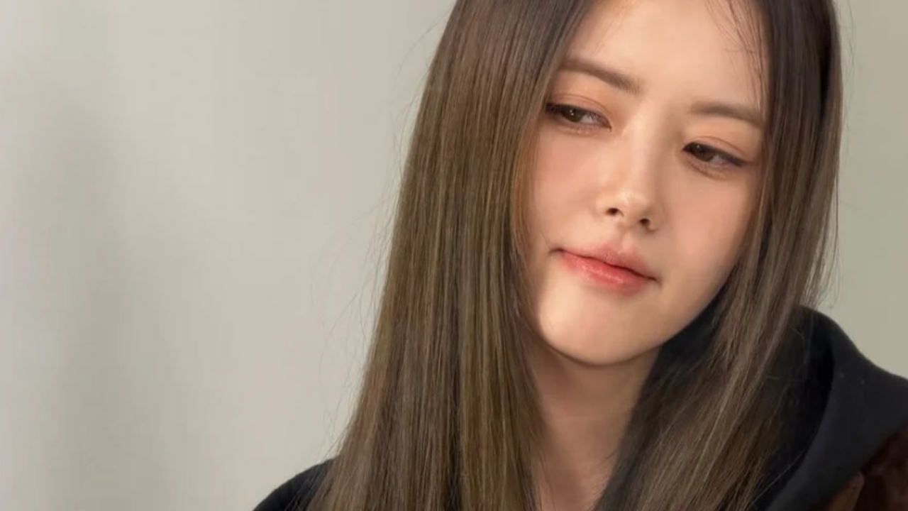 Go Ara Shows Her Timeless Beauty in Simple Instagram Photos
