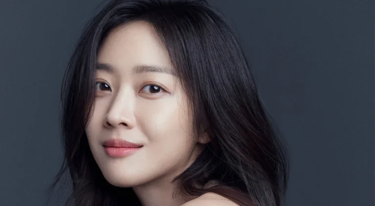Jo Bo Ah Stuns Fans with Timeless Beauty from Childhood to Adulthood