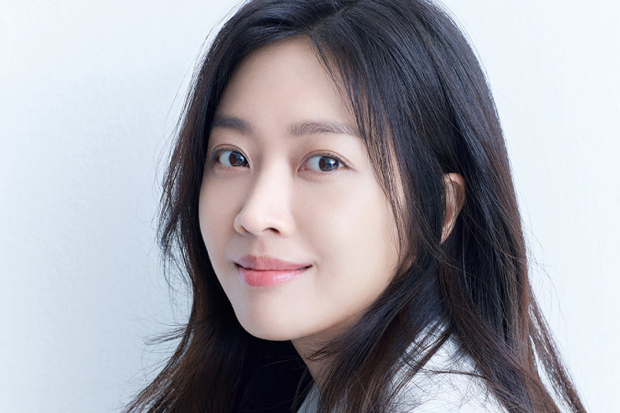 Jo Bo Ah Stuns Fans with Timeless Beauty from Childhood to Adulthood