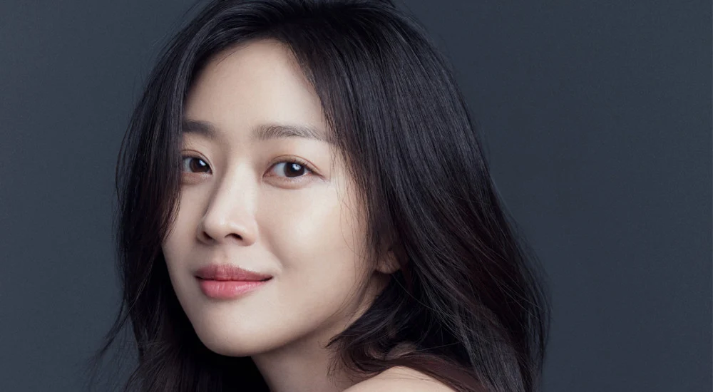 Jo Bo Ah Stuns Fans with Timeless Beauty from Childhood to Adulthood