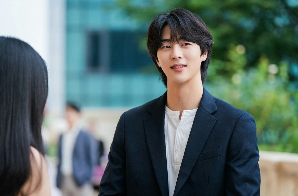 Kim Mu Jun Graciously Responds to Comparisons With BTS’s Jin, Calls It a Compliment