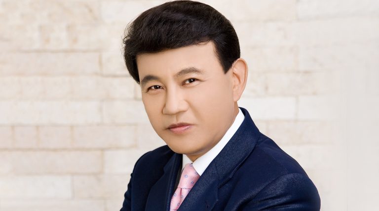 Seol Woon Do Advocates Modern Themes in K-Trot While Critiquing BLACKPINK Rosé’s “APT”