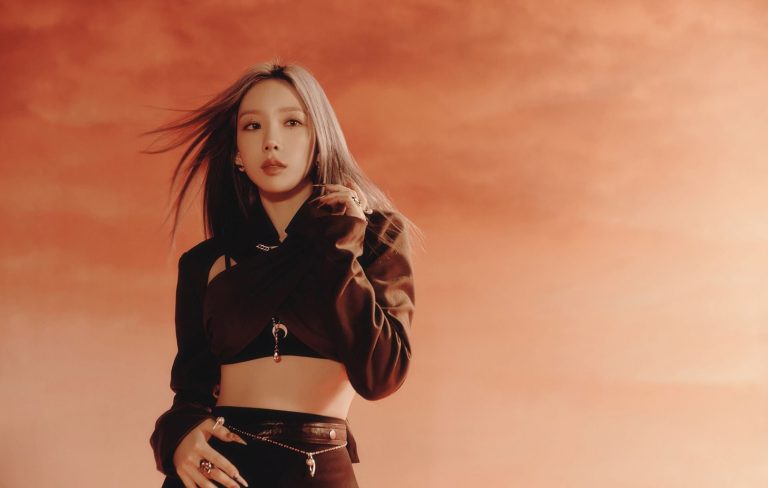 Taeyeon Addresses “Soulless” Message Criticism, Questions Continuing Bubble Communication