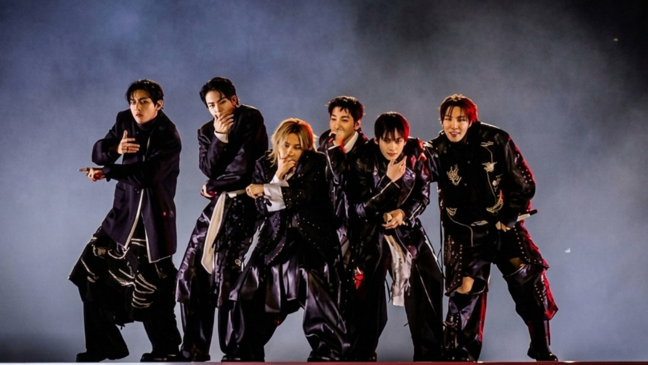 HYBE Stock Plummets Below 300,000 KRW Despite BTS’s Record-Breaking Comeback Success